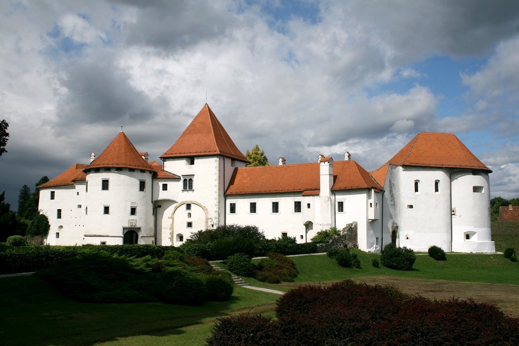 🏰 오래된 성(스타리 그라드)